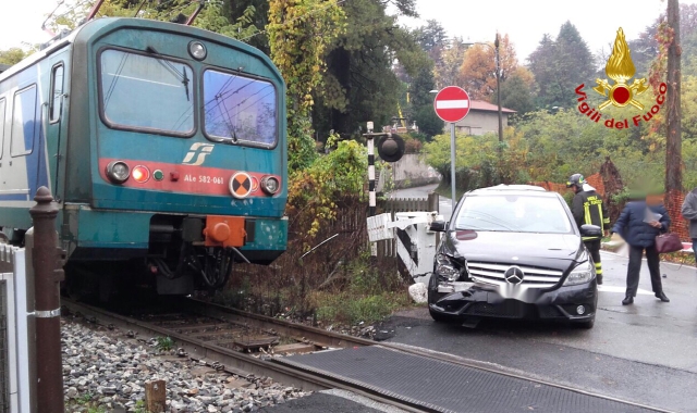 Il luogo dell’incidente tra auto e treno