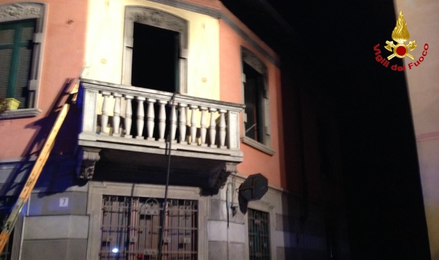 L’appartamento di via Tronconi dopo l’intervento dei vigili del fuoco