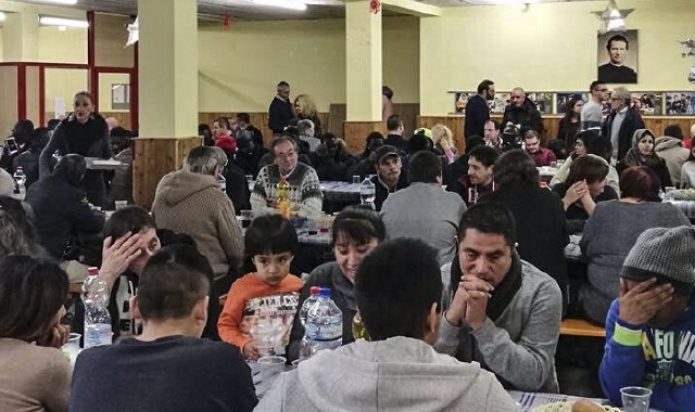 Duecentocinquanta persone hanno partecipato al pranzo di Natale di 4Exodus (Blitz)