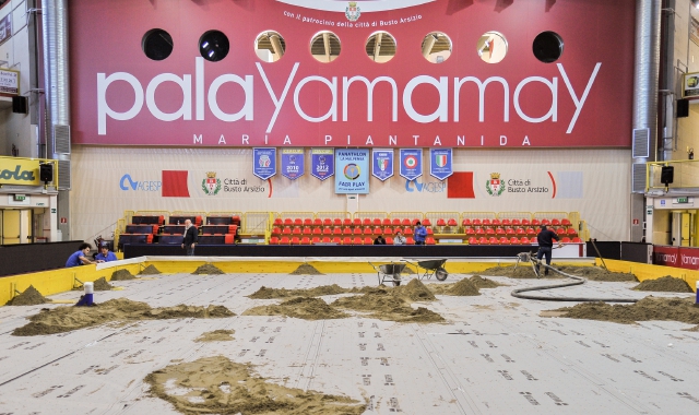 Il PalaYamamay si è trasformato in un tempio del beach volley (Foto Pubblifoto)