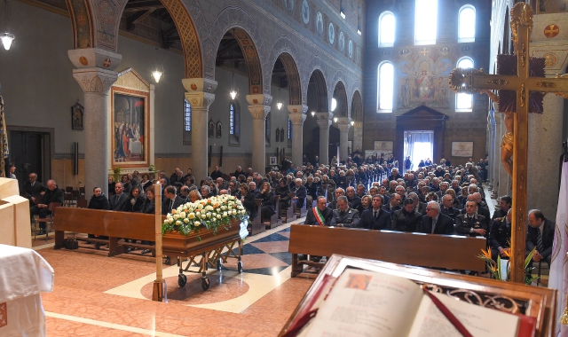 Folla ai Santi Martiri per l’addio a Luigi Caironi (Pubblifoto)