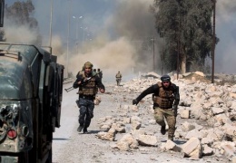 Iraq, militari controllano aeroporto Mosul: scontri proseguono