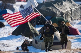 Usa, manifestanti Dakota Access sfidano sgombero, restano al campo