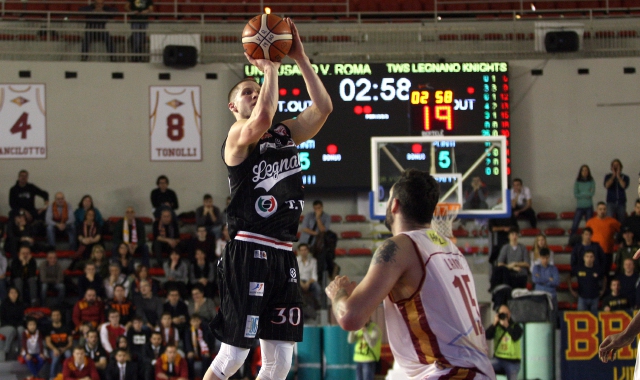 Non sono bastati alla Tws i 34 punti di Nik Raivio (Legnano Basket)