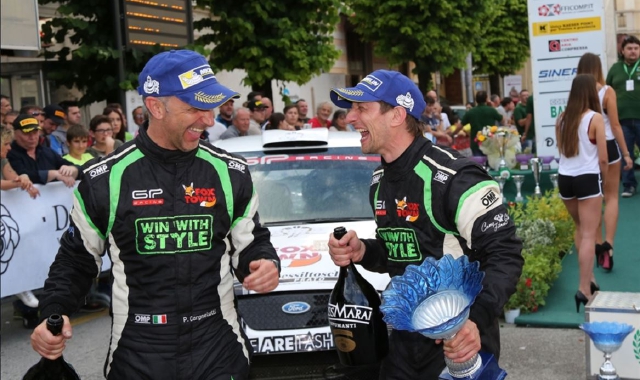  Paolo Porro e Paolo Cargnelutti festeggiano una delle loro 20 vittorie in carriera