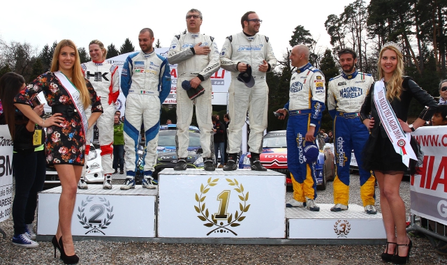 Il podio dell’edizione 2016 del Rally dei Laghi, vinto da Simone Miele e Roberto Mometti (Archivio)