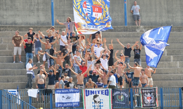 Un gruppo di tifosi della Pro Patria #i#(Foto Archivio)#/i#