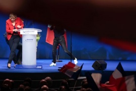 Parigi, ieri sera scontri davanti a teatro comizio Le Pen