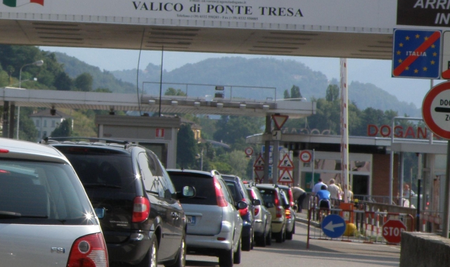L’operazione è avvenuta a Ponte Tresa sul lato svizzero, appena dopo il confine 