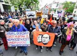Ungheria, migliaia alla manifestazione contro politiche Orban