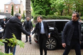 Francia, Le Pen a sorpresa alla Whirlpool durante visita Macron