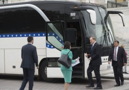 Nordcorea, senatori Usa in bus verso Casa Bianca