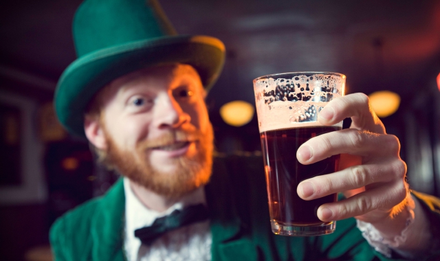 Festa irlandese tra folk tipico e fiumi di birra