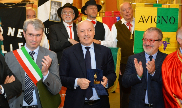 Marotta, al centro, tra il sindaco Davide Galimberti e il presidente della Regione Lombardia Roberto Maroni (Blitz)