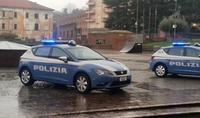 La Polizia presidia piazza Repubblica, uno dei luoghi di spaccio
