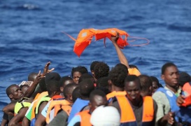 Si ribalta un barcone al largo della Libia, morti 20 migranti