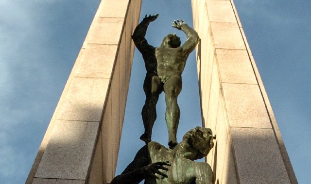 Il monumento ai Caduti si trova ora in piazza Trento e Trieste (Blitz)