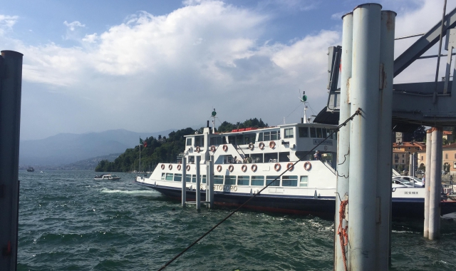 Un attracco al porto di Laveno Mombello