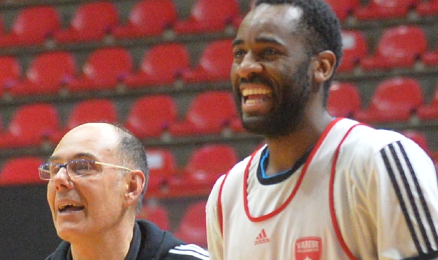 Coach Attilio Caja con Christian Eyenga  (Blitz)
