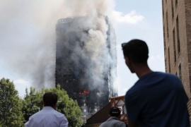 Incendio Londra,squadre soccorso ancora al lavoro, bilancio salirà