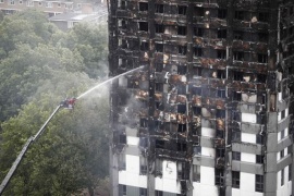 Incendio Londra, May ordina un'inchiesta pubblica, continua senza speranze ricerca vittime