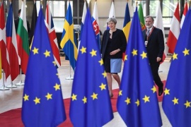 May: cittadini Ue potranno restare in Gb anche dopo Brexit