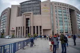 Turchia, malmenò ragazza con shorts su autobus: corte lo rilascia