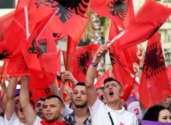 Albania, domenica il duello tra Rama e Lulzim, con l'onnipresente Berisha