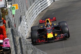 Gp Azerbaijan: trionfa Ricciardo su Bottas e Stroll