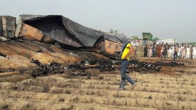 Incendio autocisterna in Pakistan, Bbc: almeno 150 morti