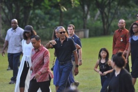Vacanze indonesiane di Obama: con tutta la famiglia nel tempio