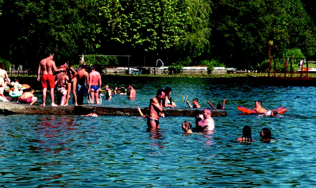 Il lago di Monate  è tra i più puliti e amati in provincia