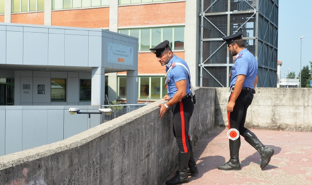 Intervento dei carabinieri al liceo classico statale Legnani (Blitz)