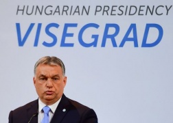 Migranti, Orban: Italia chiuda i suoi porti, l'Austria ha ragione