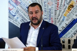 Salvini: poliziotto sospeso per parole su Boldrini merita premio