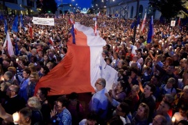 Polonia, il senato approva la riforma della Corte Suprema