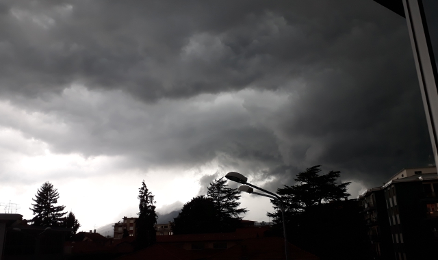 Nuvole su largo Flaiano, a Varese, martedì 8 agosto