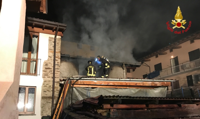 I vigili del fuoco al lavoro a Brissago Valtravaglia