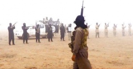 Siria, esercito assedia jihadisti Isis in vasta zona desertica