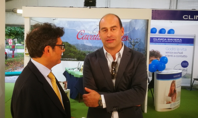 Il sindaco di Sesto Calende, Marco Colombo, intervistato da Angelo Perna nello stand di Prealpina