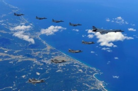 Bombardieri Usa volano vicino alla Corea del Nord