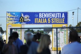 Italia 5 stelle, Di Maio alle 13 risponde a domande social