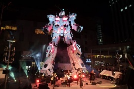 Gundam torna a difendere Tokyo: collocata statua alta 20 metri