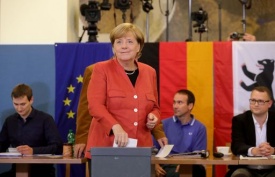 Germania, Angela Merkel ha votato, al suo fianco il marito