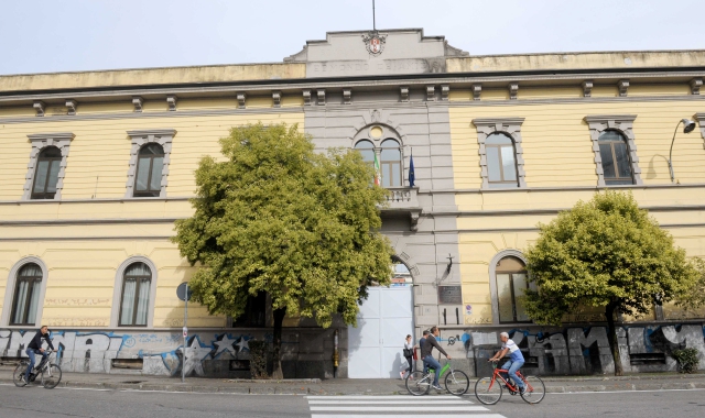 Secondo i tecnici, sono parecchi i guai  della struttura di piazza Trento e Trieste. I lavori costerebbero 850mila euro (Blitz)