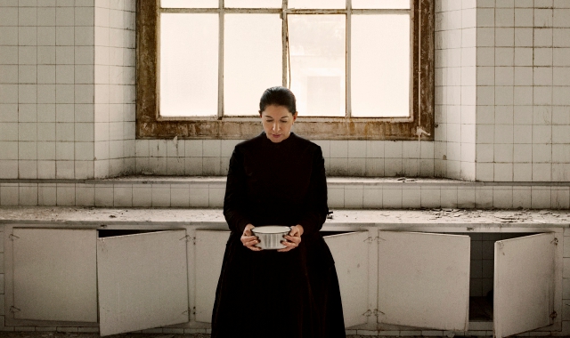 Particolare di «The Kitchen V, Carrying the Milk», da «The Kitchen, Homage to Saint Therese» (2009),  video-installazione di Marina Abramovic (foto Abramovic Archives)