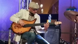 Treno fermo a Tiburtina, rubano il basso al jazzista Dario Deidda