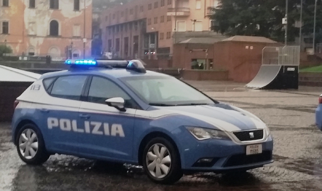 Botte ai poliziotti: due arresti in piazza Repubblica