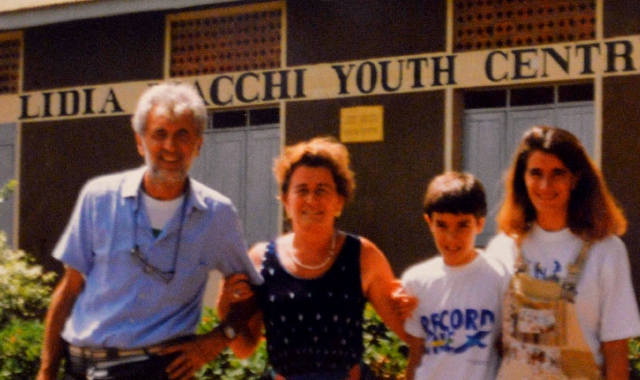 Giorgio Macchi, la moglie Paola e i figli Alberto e Stefania - fratelli di Lidia - in Uganda nel 1997
