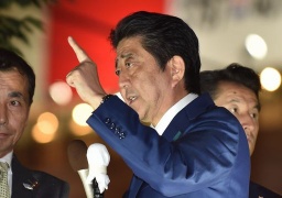 Giappone domani al voto, i sondaggi prevedono un'ampia vittoria di Abe